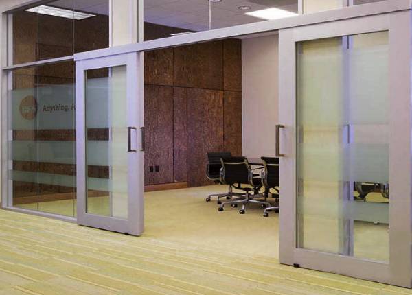 Параллельно-раздвижные двери в офис в Фрязино
