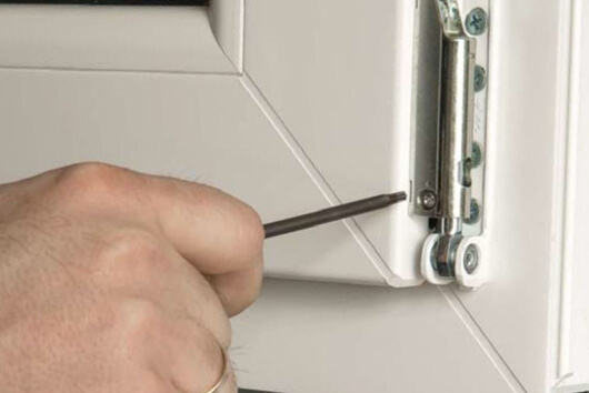 Регулировка петель пластиковых окон в Фрязино