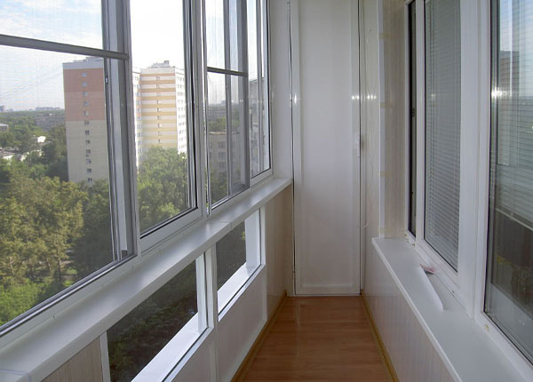 Холодное остекление балкона ПВХ-профилем в Фрязино