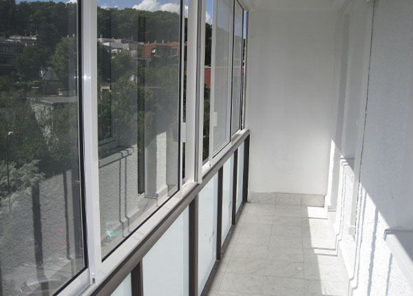 Французское остекление лоджии алюминиевым профилем в Фрязино