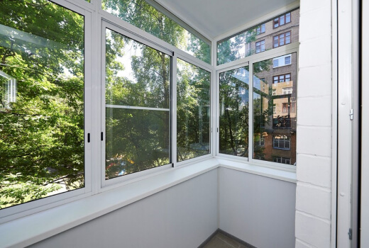 Холодное алюминиевое остекление балкона раздвижными окнами в Фрязино