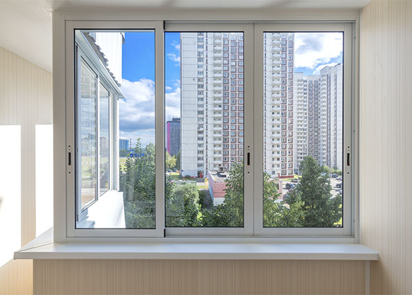 Остекление углового балкона холодным алюминиевым профилем в Фрязино