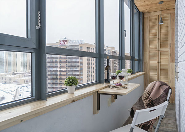 Теплое остекление лоджии ПВХ-профилем до потолка в Фрязино