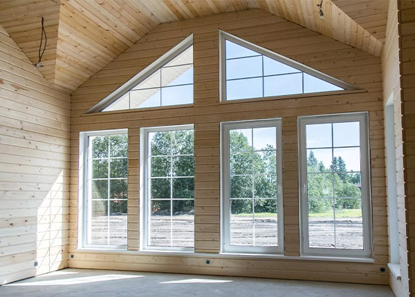 Установка нестандартных окон в загородном доме в Фрязино