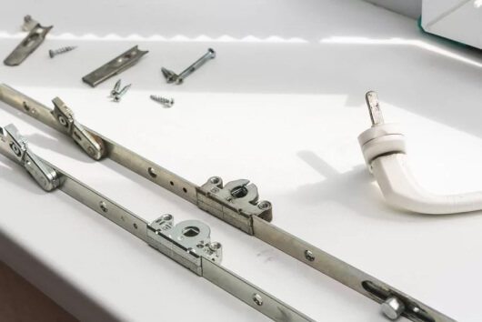 Замена фурнитуры на пластиковых окнах в Фрязино